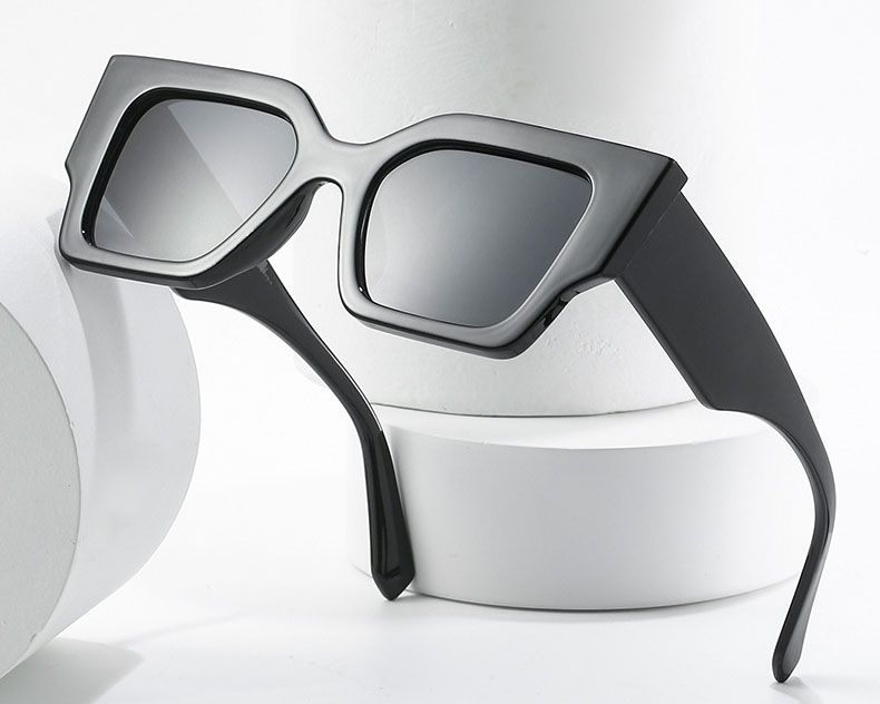 Retro Style Square Frame Bold Legs Sunglasses