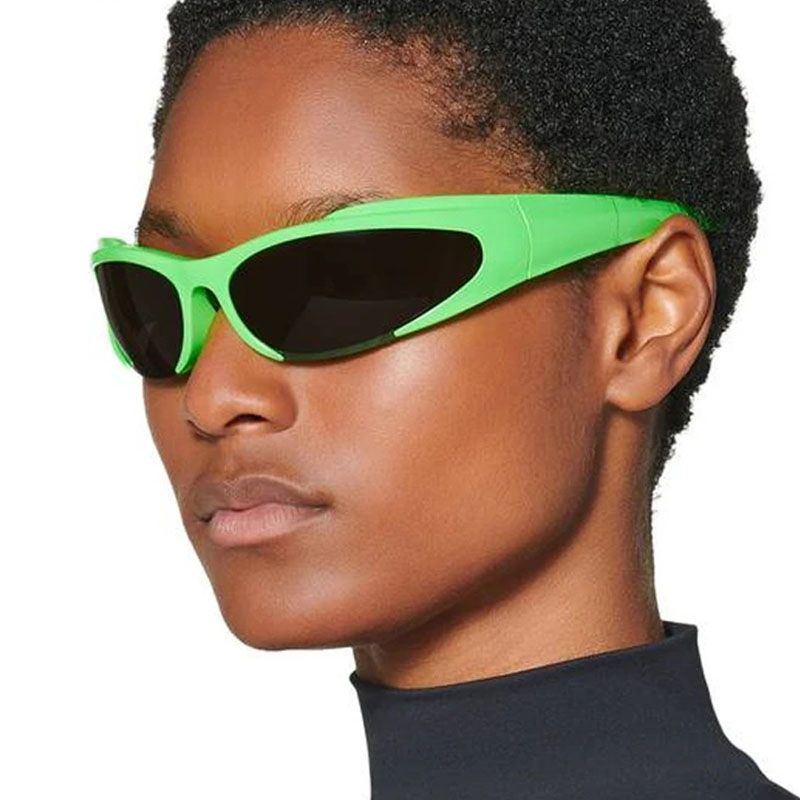 Ellipse shape sports style wraparound sunglasses