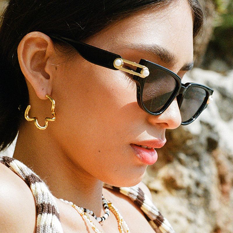 Pearls Decor Cat Eye Frame Women Chic Sunglasses