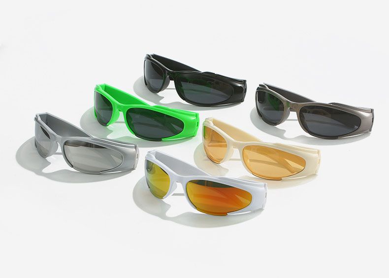 Ellipse shape sports style wraparound sunglasses