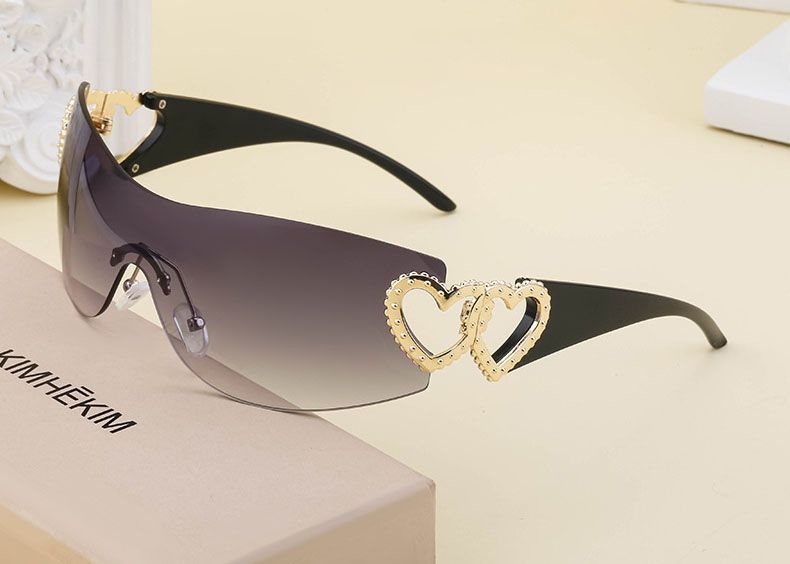 Double Hearts Decor Shield Lens Wraparound Sunglasses