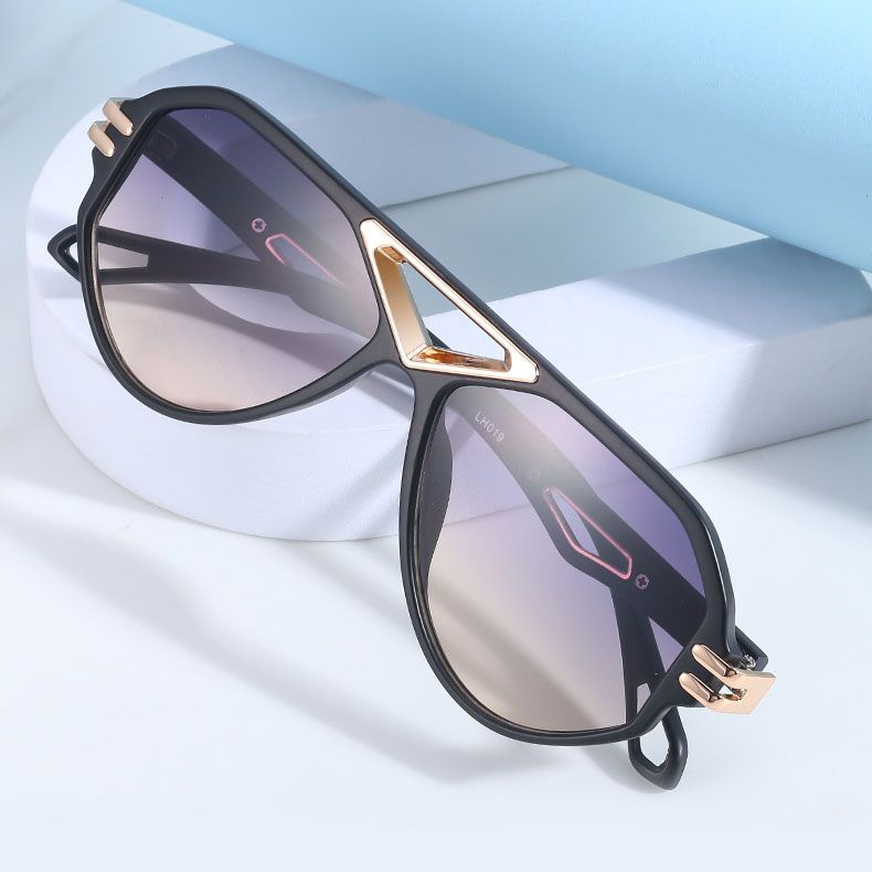 Sophisticated look aviator sunglasses vogue eyewear
