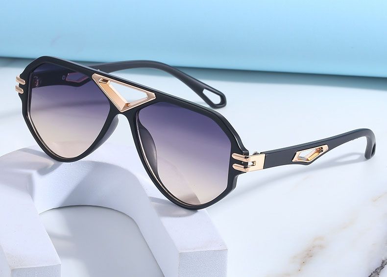 Sophisticated look aviator sunglasses vogue eyewear