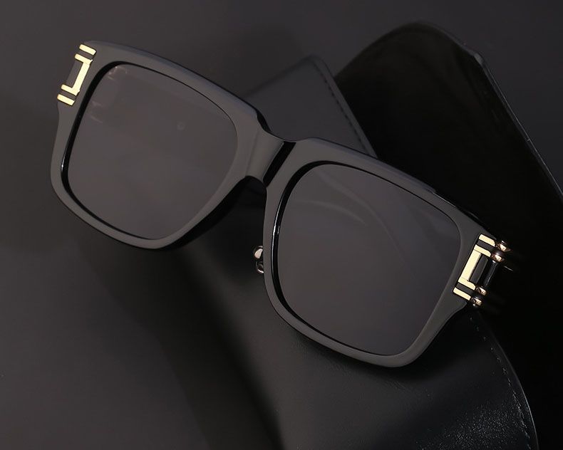 Reminiscent Fashion Masculine Frame Men Sunglasses
