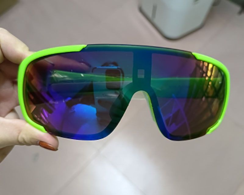 Wrap around mirrored one lens sports sunglasses