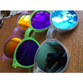 Keyhole Bridge Retro Round Sunglasses w/ Little Rivets