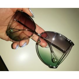 Oversize modern see-through lens shades pearl leg tips